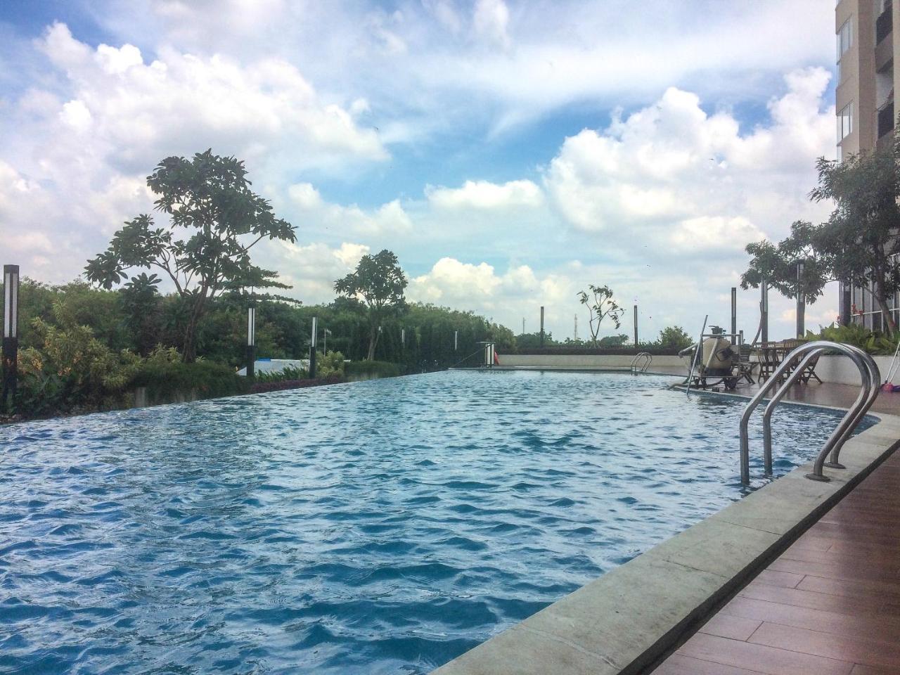 Apartemen Bright And Stylish 1br The Oasis Cikarang By Travelio Bekasi
